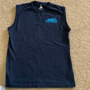 Boy’s sleeveless shirt by Roots. Color:Navy blue. Sz:7/8. 100% cotton. Great buy